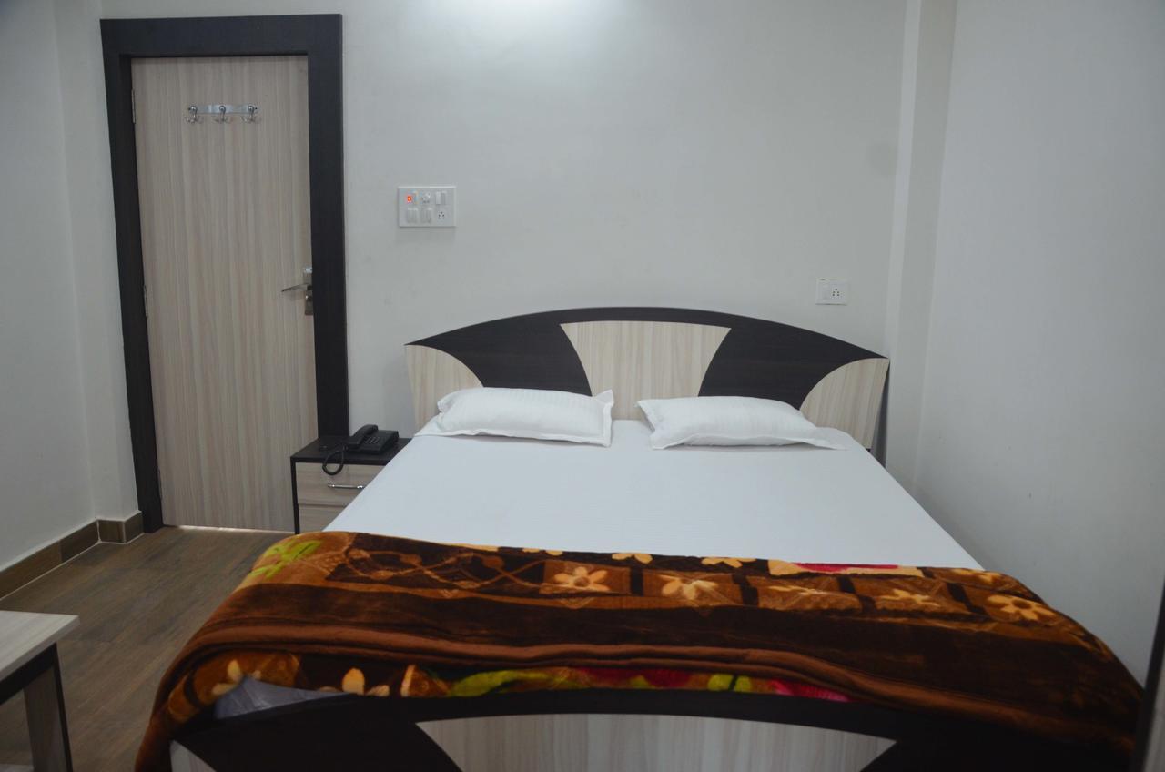 גאיה Hotel Pyara Palace חדר תמונה